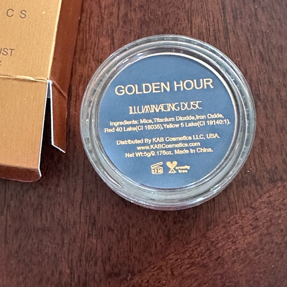 NIB ~ KAB Cosmetics Illuminating Dust in Golden Hour Highlighter Eyeshadow 5g - Picture 2 of 6
